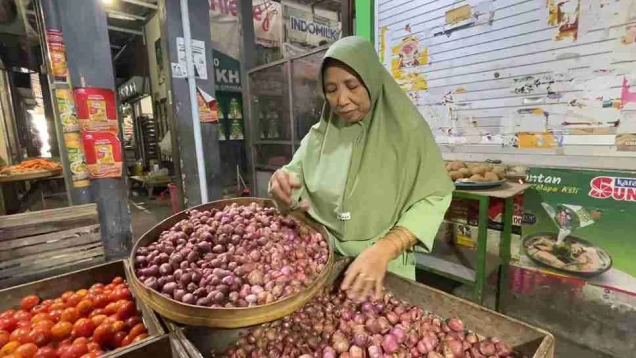 Jelang Tutup Tahun, Harga Cabe dan Bawang di Lamongan Naik