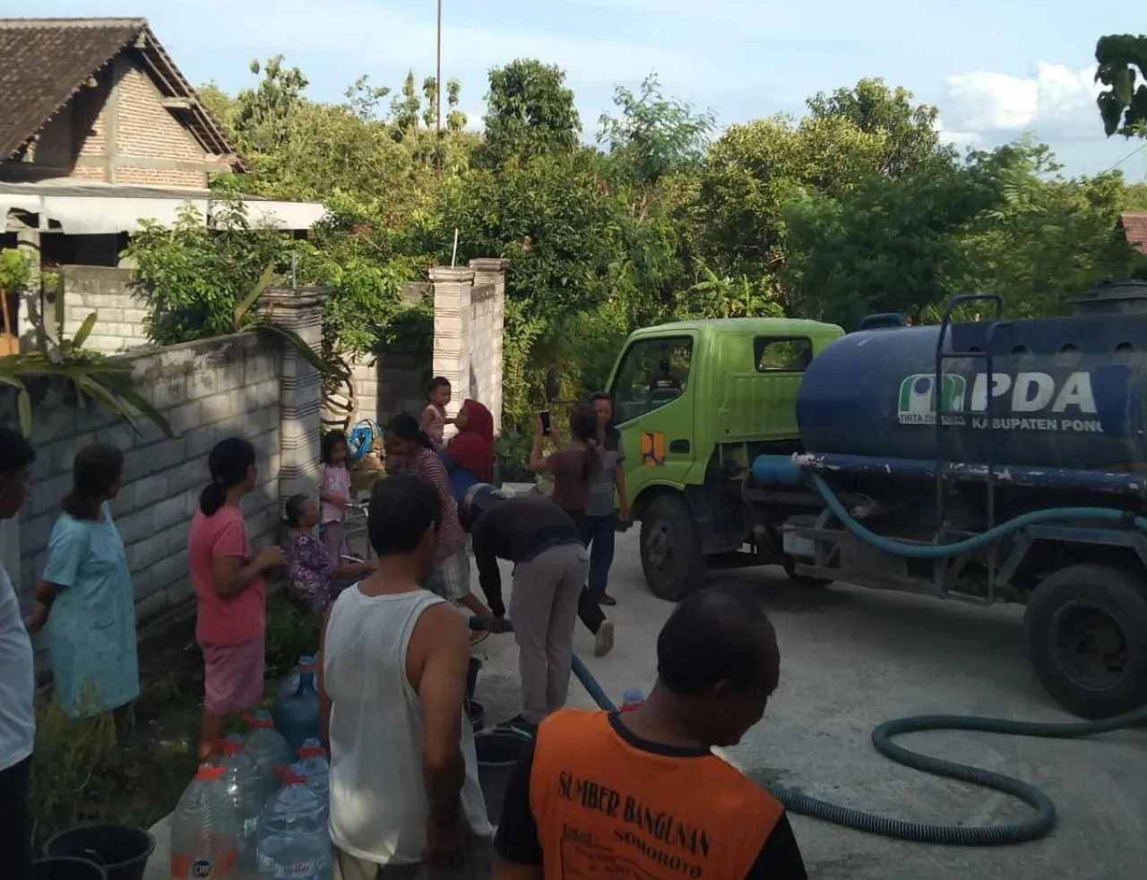 Warga 3 RT Kesulitan Air Bersih, PUDAM Ponorogo Gercep Lakukan Droping