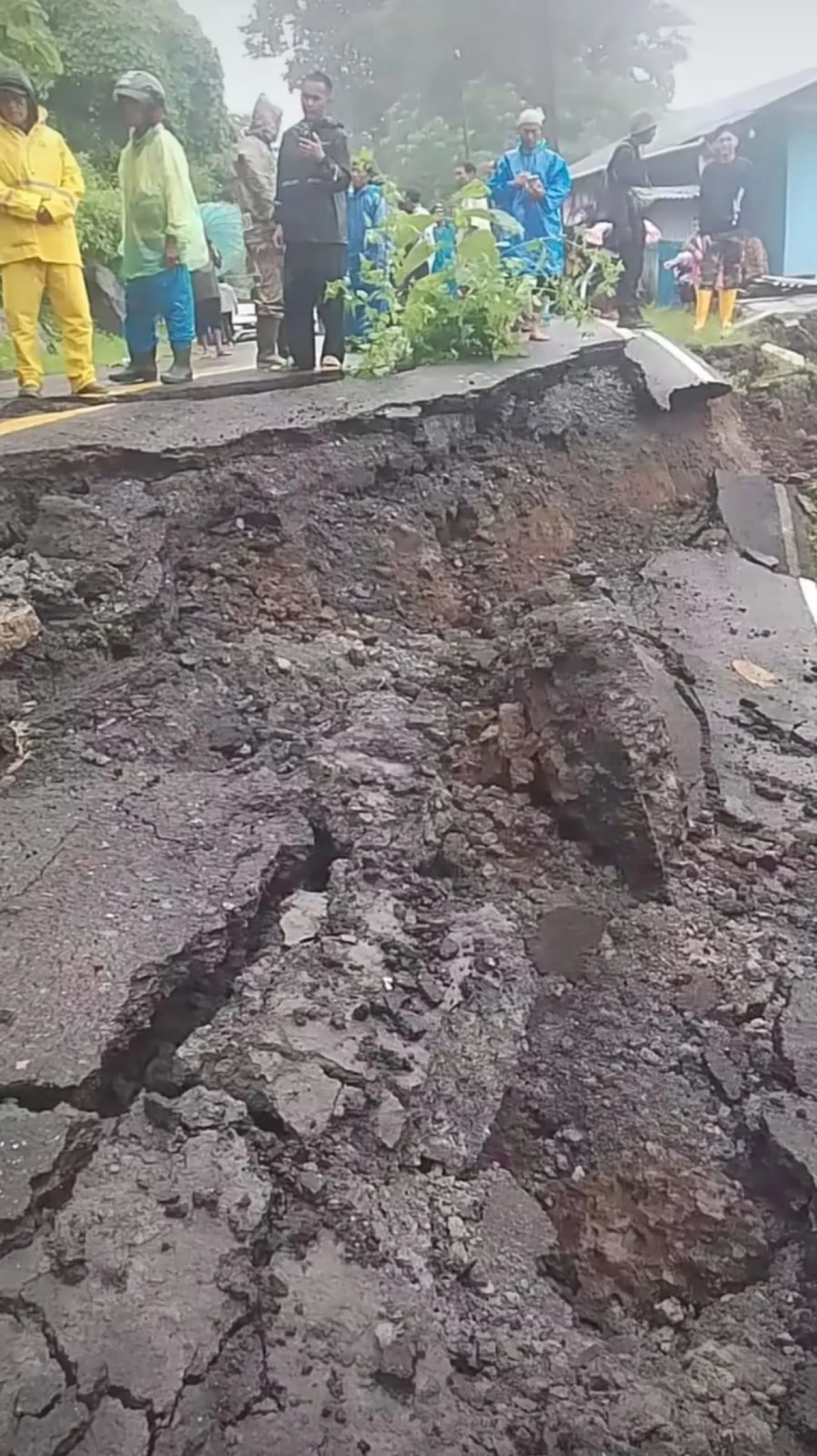 Jalur Nasional Sukabumi Selatan–Pelabuhan Ratu Lumpuh Total, Longsor Tinggal Menunggu Waktu
