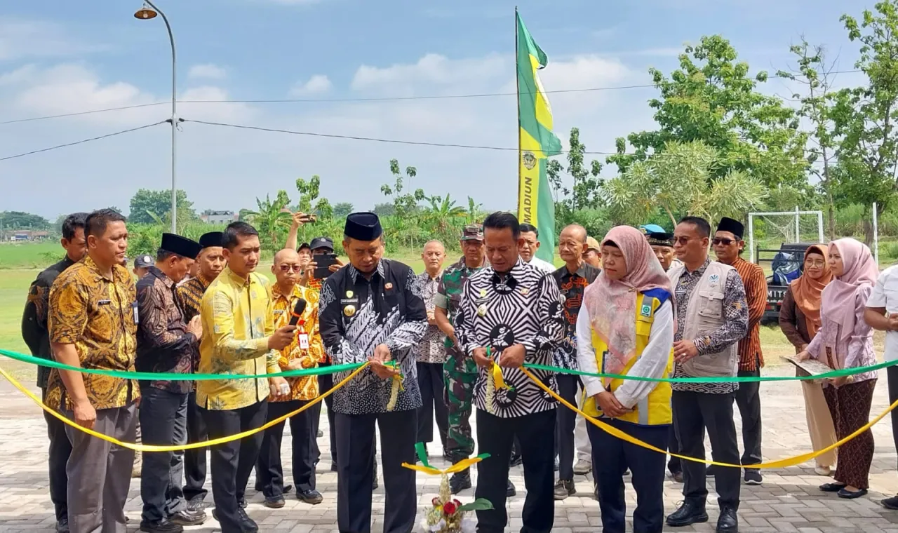 Pemkab Madiun Resmikan Dua TPS3R Baru