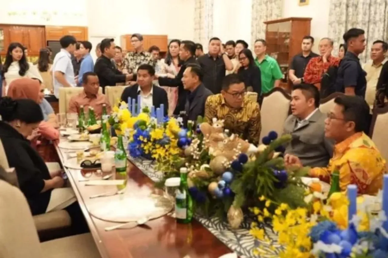 Open house di rumah Maruarar Sirait yang berlangsung meriah. Foto: Video Viral
