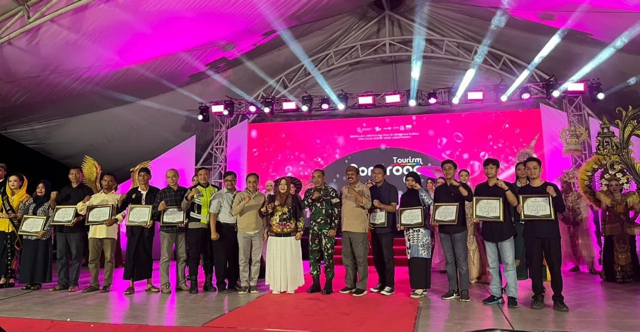 Plt Bupati Ponorogo Lisdyarita bersama Pj Sekda Ponorogo Agus Sugiharto berfoto bersama jajaran Forkopimda. Foto: Zainul