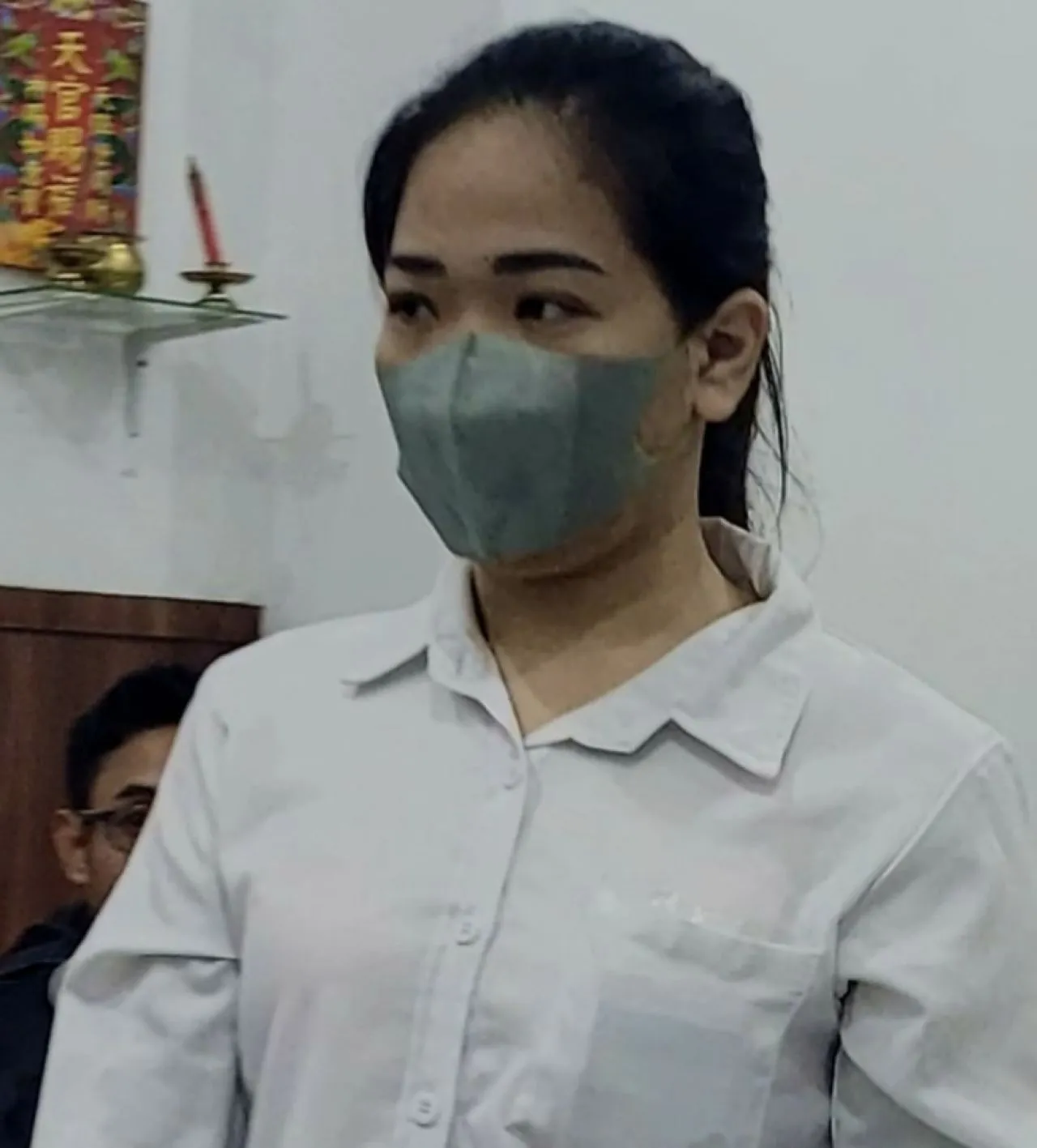 Tipu Atasan dengan Modus Dapat Pesan dari Dewa Kekayaan, Arfita Dituntut 2 Tahun 4 Bulan Penjara