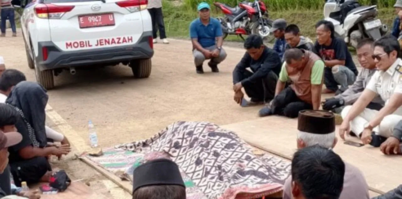Pekerja Proyek Jalan  Ditemukan Meninggal