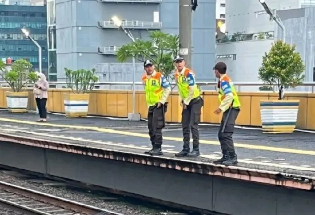 Perempuan Meninggal Tertabrak Kereta di Stasiun Gondangdia