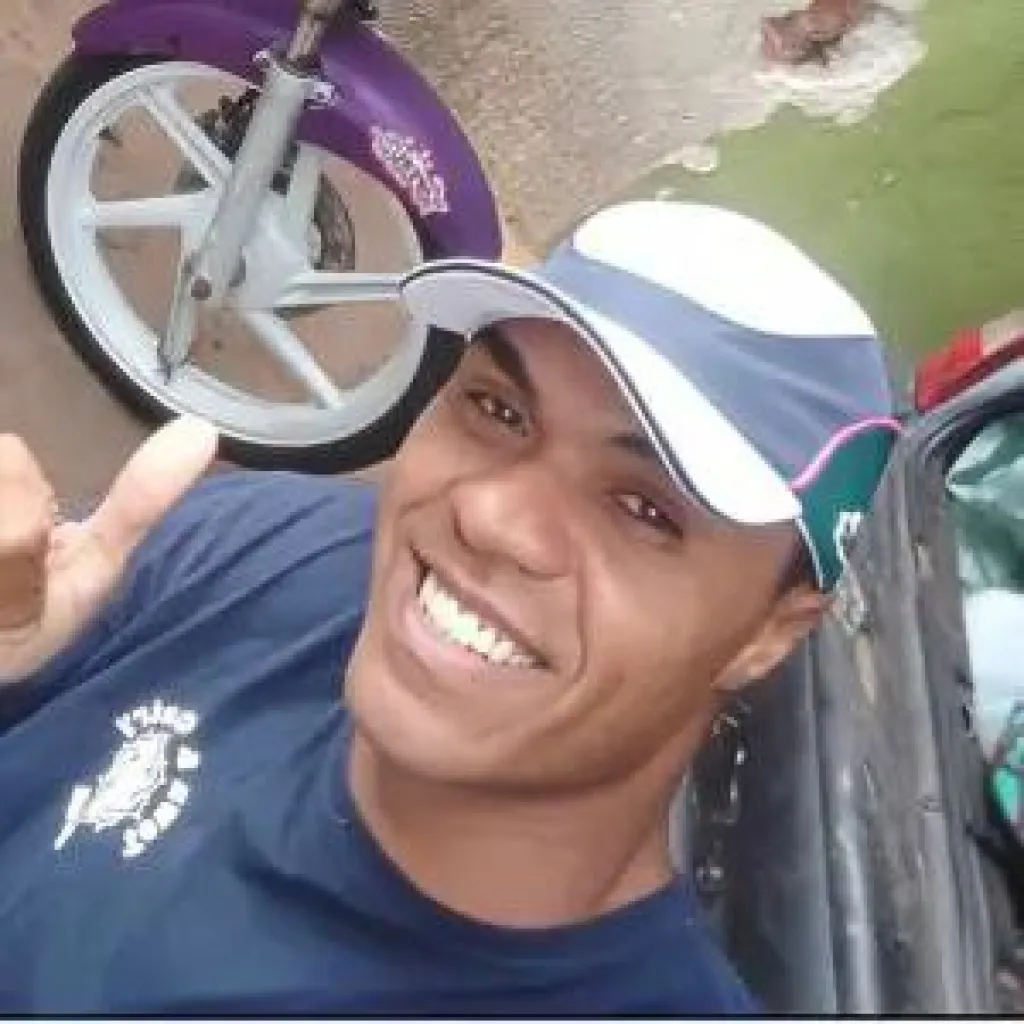 Asyik Nongkrong di Bar, Ricardo Ditembak