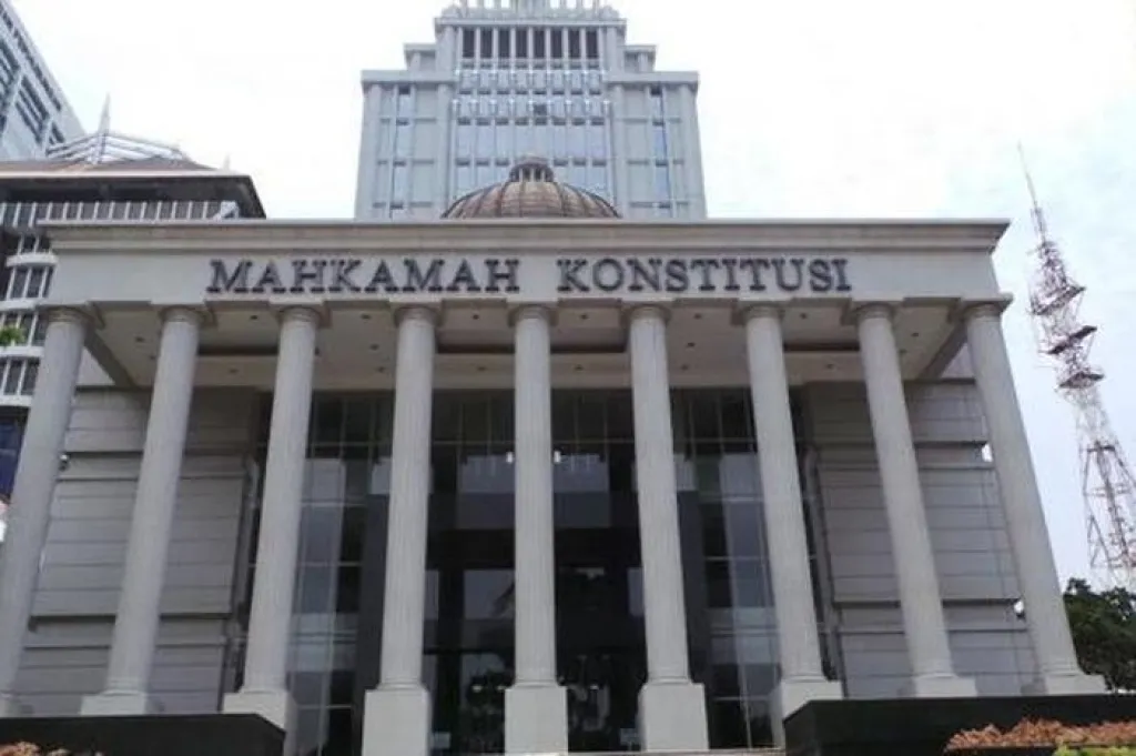 Masuknya Politisi Golkar di MK Ancam Demokrasi 