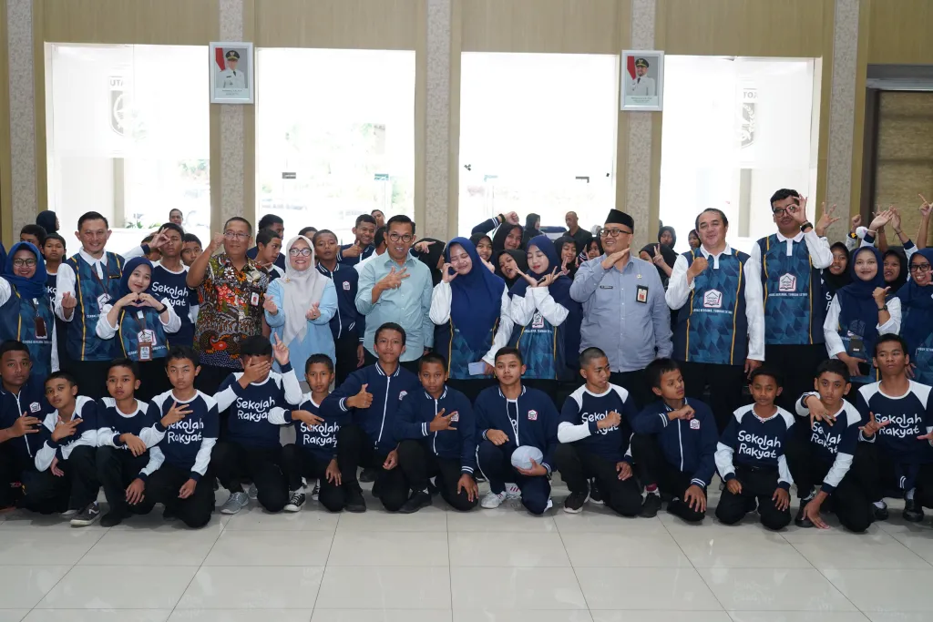 Wali Kota Sisipkan Program 1000 Sarjana saat Berikan Pesan Inspiratif kepada Siswa SRMP 14 Kota Batu