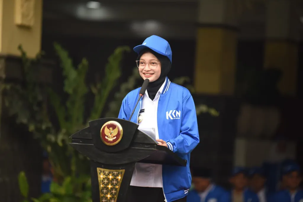 Mbak Wali Berangkatkan KKN Tematik UN PGRI Kediri, Harap Mahasiswa Hadirkan Solusi Nyata bagi Masyarakat