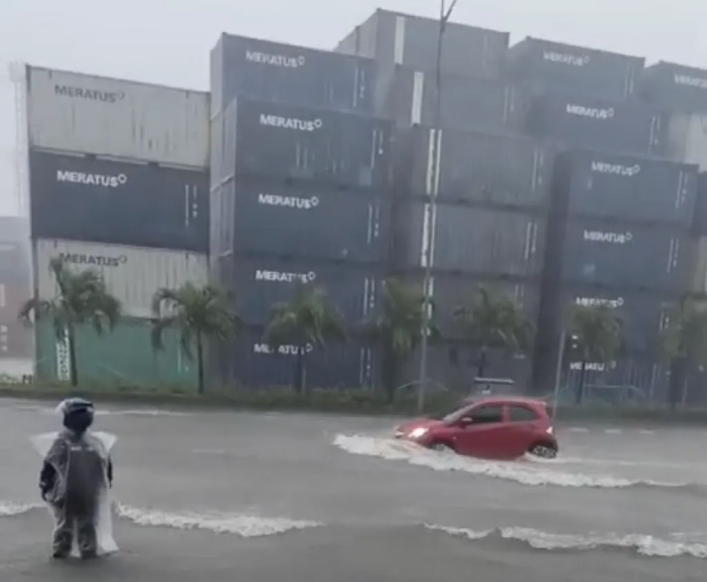 Banjir Tenggelamkan Jakarta, Genangan Air Mencapai 20 cm hingga 1 Meter