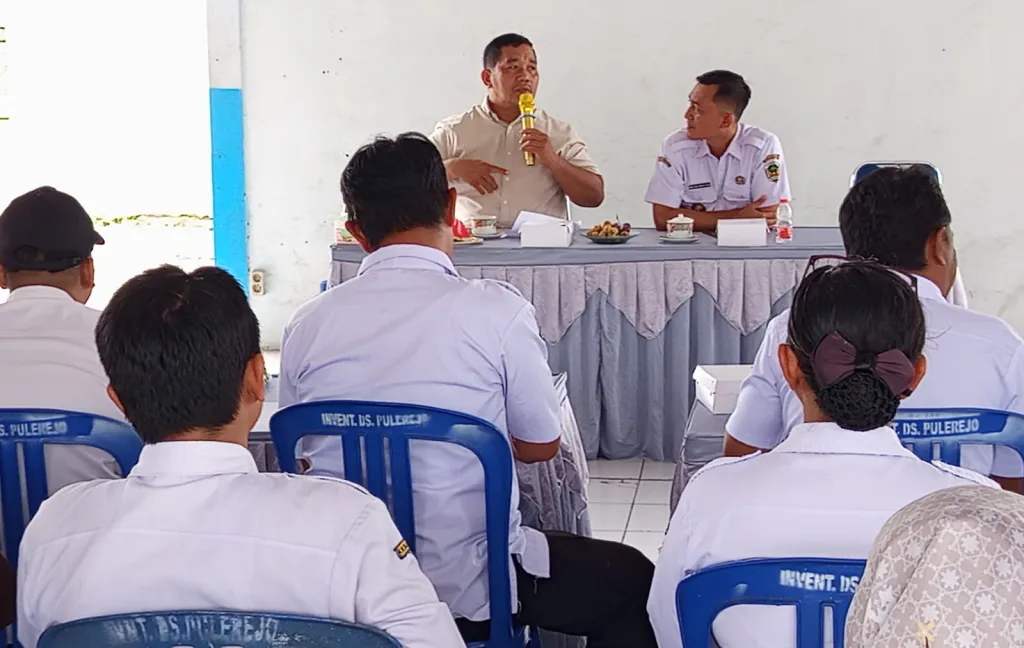 Wakil Ketua DPRD Kabupaten Madiun dari Partai Golkar, Mudjono, saat memberikan pemaparan di depan peserta reses. Foto: Sekwan