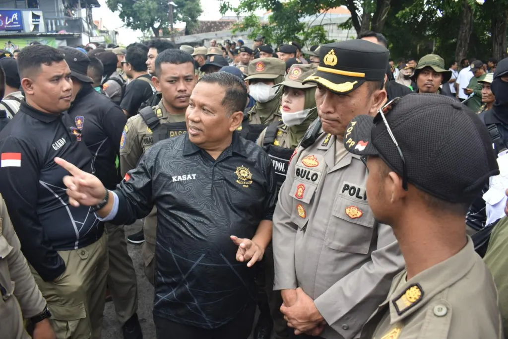 Pemerintah Kota (Pemkot) Surabaya melakukan pembongkaran Pasar Simo Mulyo di wilayah Kecamatan Sukomanunggal, Rabu (14/1/2026). Foto: Tyan