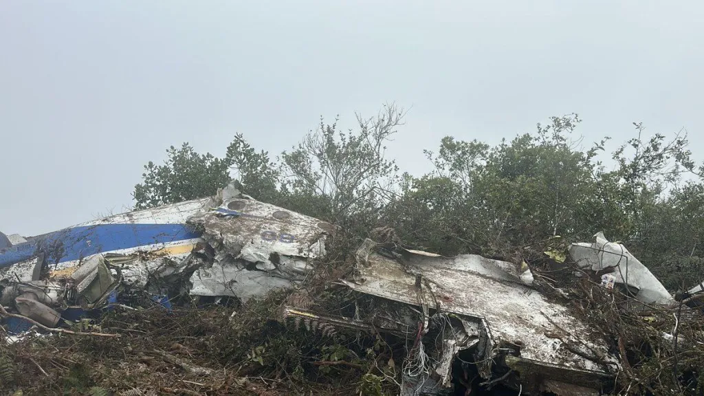 Pesawat Jatuh, 15 Penumpang Tewas termasuk Anggota Kongres