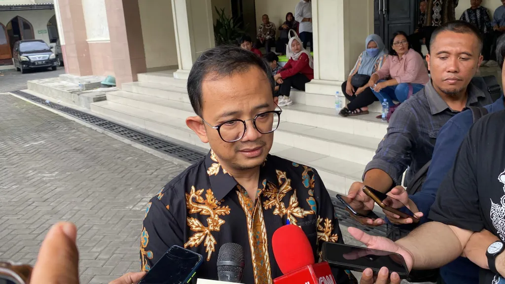 Khofifah Mangkir dari Sidang Korupsi Dana Hibah Jatim, Minta Jaksa KPK Jadwalkan Ulang