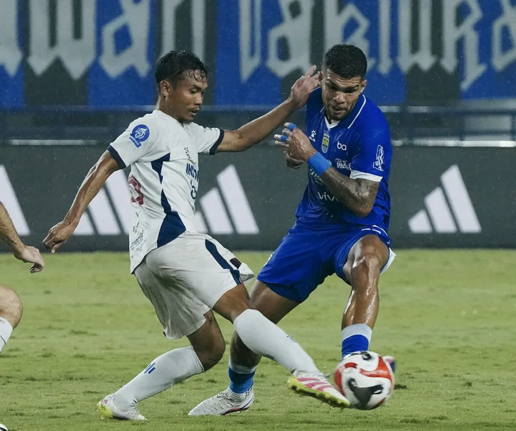 Kalahkan Persita Tangerang, Persib Bandung Kokoh di Puncak Klasemen