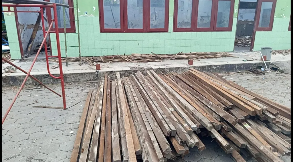 Diduga Telah Dijual, Pemkab Madiun Minta Kades Kembalikan Aset Hibah Material Bongkaran SDN Tiron 01