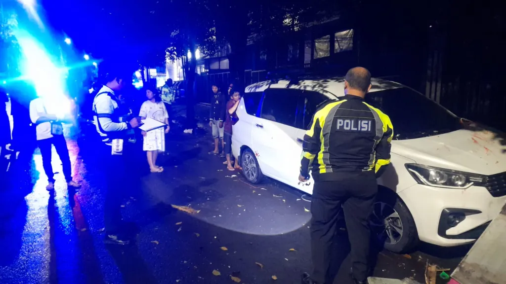 Diduga Mengantuk, Sopir Ertiga Tabrak Penjual Nasi Goreng hingga Tewas di Jember