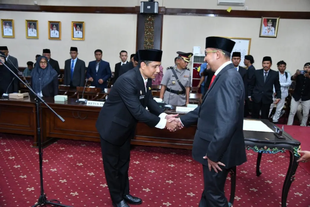 Bupati Fauzi Resmi Lantik Agus Dwi Saputra sebagai Sekda Sumenep, Minta Aktif Turun ke Masyarakat