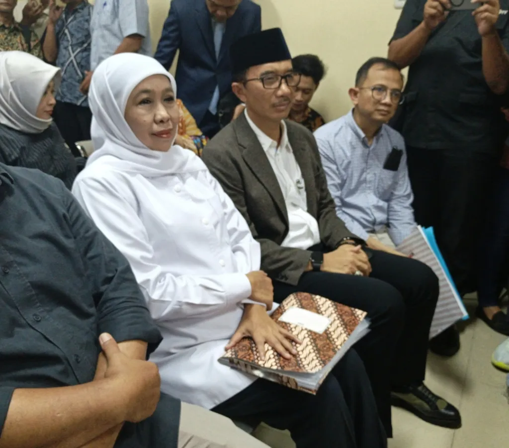 Disambut Sholawat, Khofifah Hadiri Sidang Tipikor Penuhi Panggilan Jaksa KPK