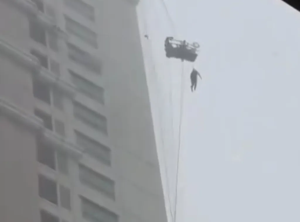 Pekerja Apartemen di Surabaya yang Sempat Tergantung di Gondola selama 15 Menit, Akhirnya Meninggal
