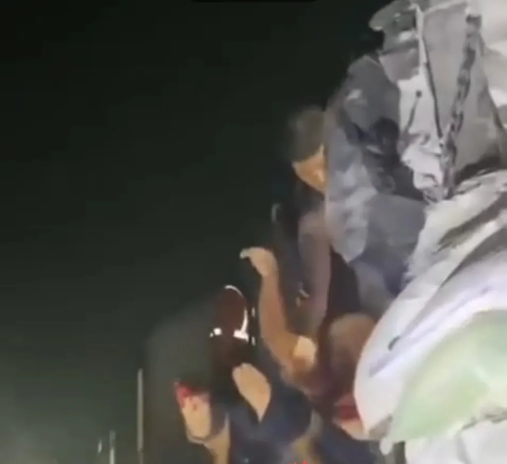 Truk Angkut Tepung Ditabrak KA Blambangan Ekspres