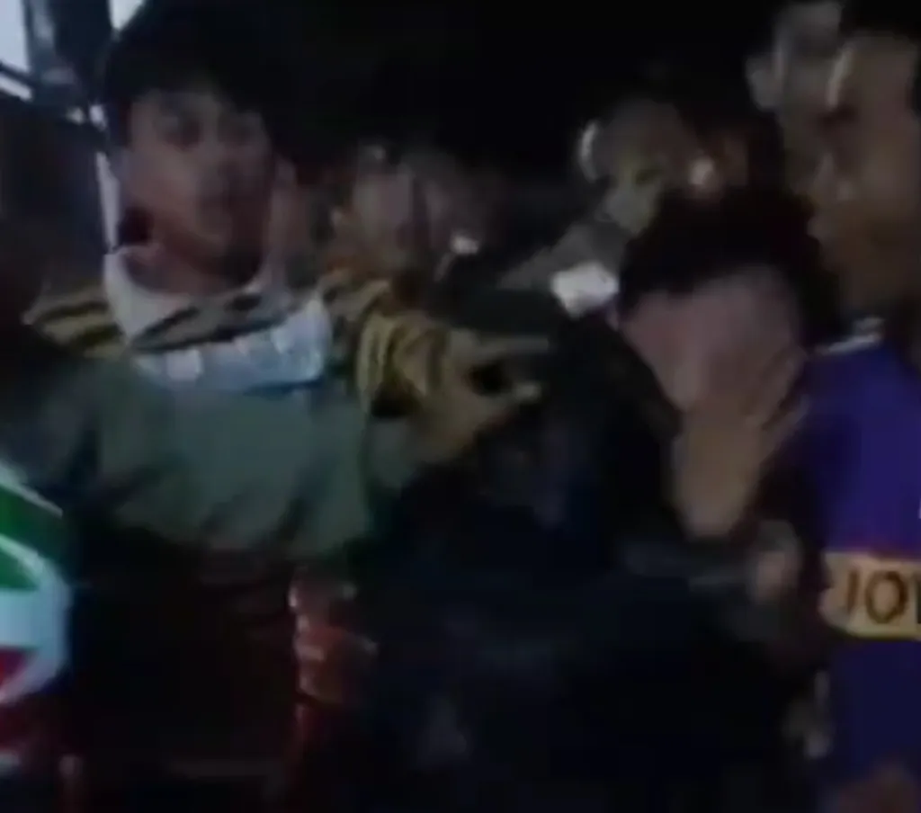 Meresahkan, Begal yang Ditangkap Warga Langsung Dihajar Ramai-Ramai