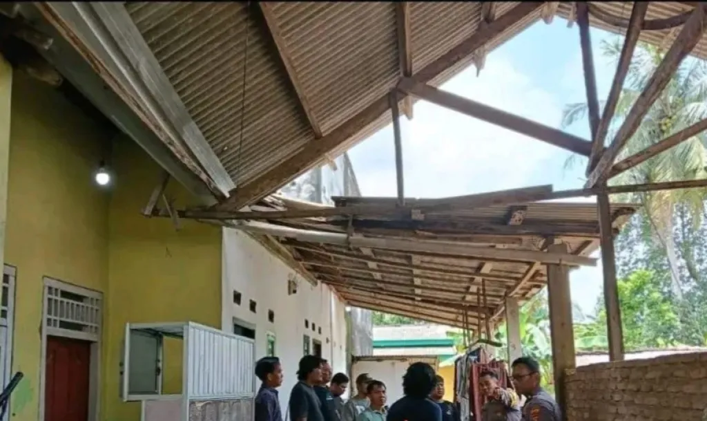 Pegawai Bulog Diserang Dua Orang Pakai Samurai