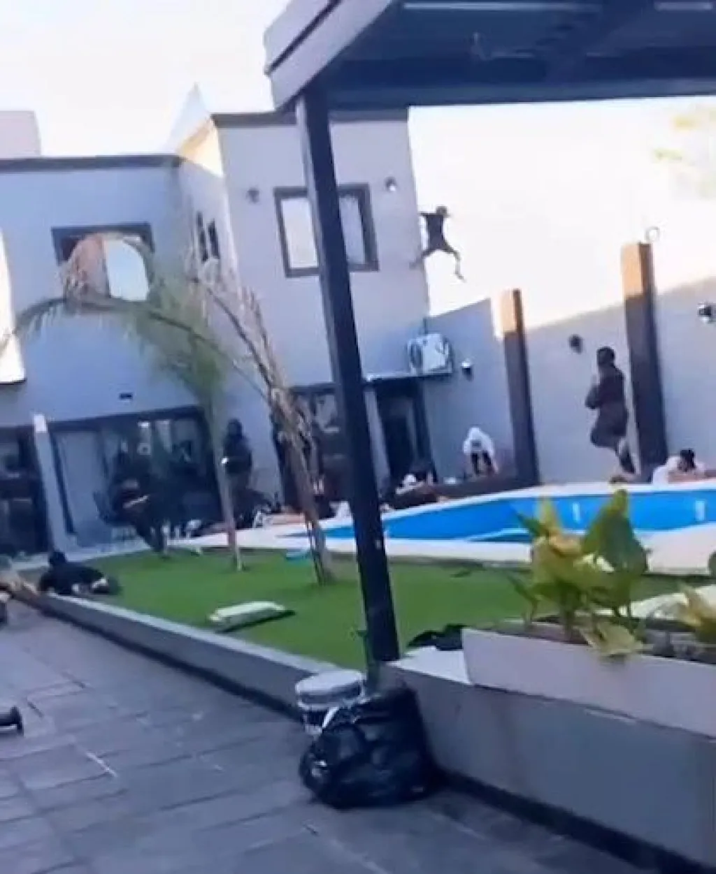 Gelar Pesta di Kolam Renang, Anggota Geng Digerebek Polisi