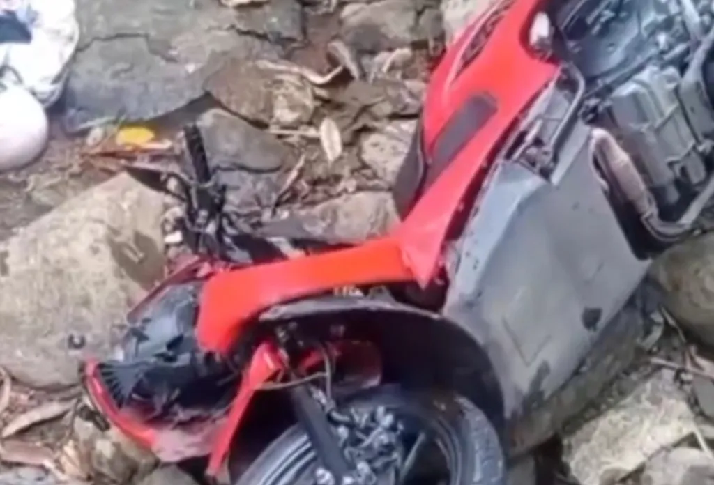 Motor Bonceng Tiga Terjun ke Jurang di Jalur Kaligereng Watulimo Trenggalek