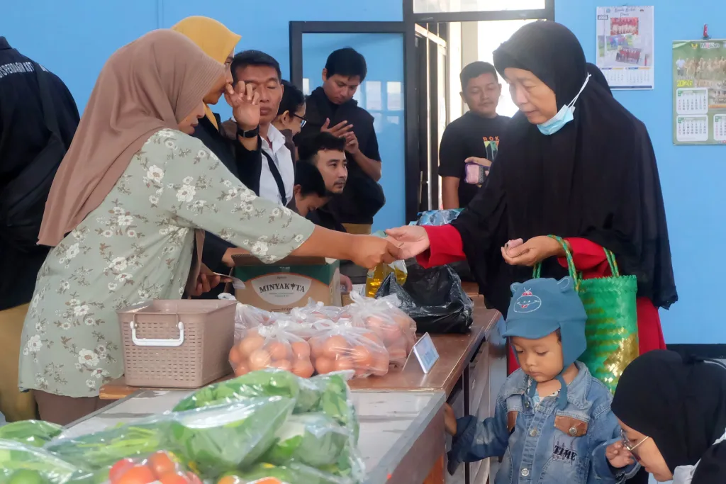 OPM 13 Titik Jadi Solusi Warga Kediri Dapat Sembako Murah saat Ramadan