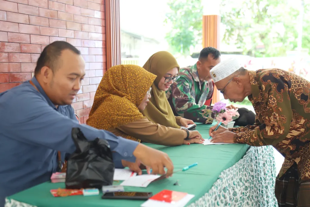 Jelang Lebaran, Guru Ngaji di Jember Terima Insentif Rp1,5 Juta dari Pemkab