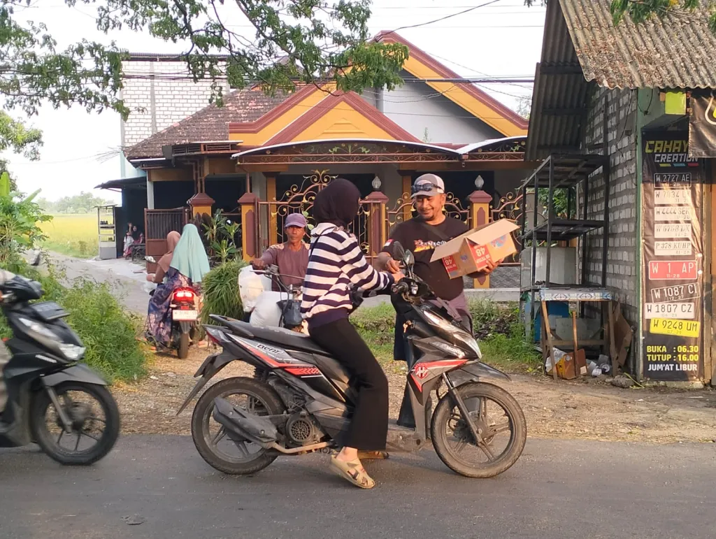 Aksi Nyata Laskar Pantura Bagi-bagi Takjil Gratis