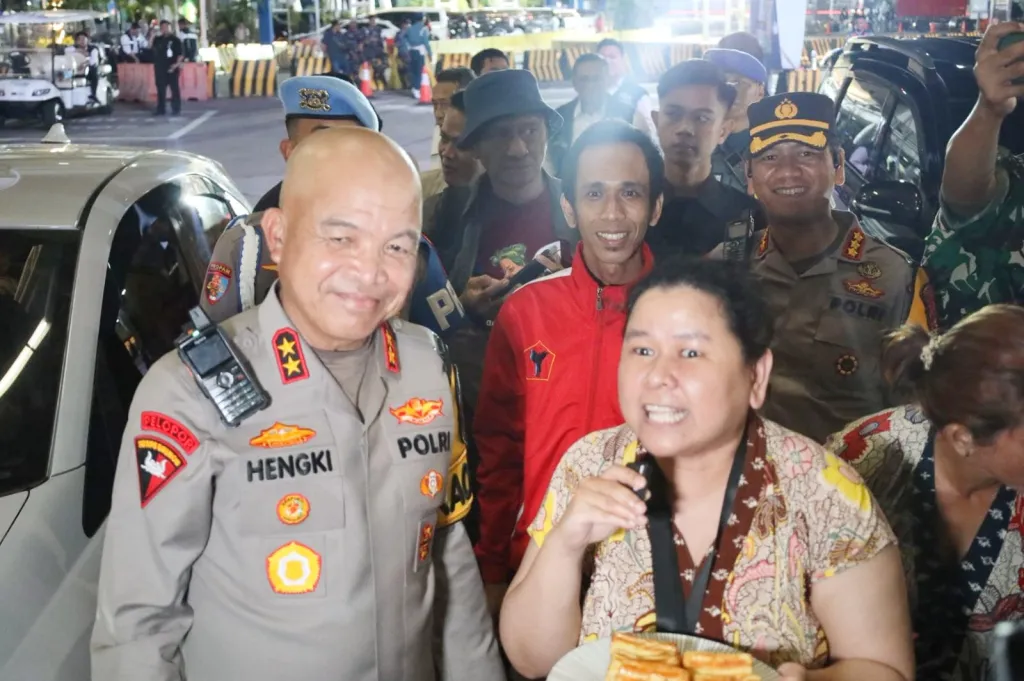Kapolda Banten Beri Kejutan Ulang Tahun untuk Pemudik di Pelabuhan Merak