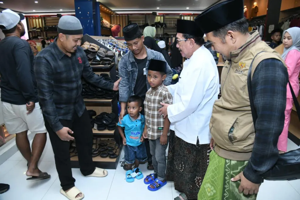 KJS Ajak Anak Yatim Belanja Baju Lebaran, Wabup Sumenep Turut Mendampingi