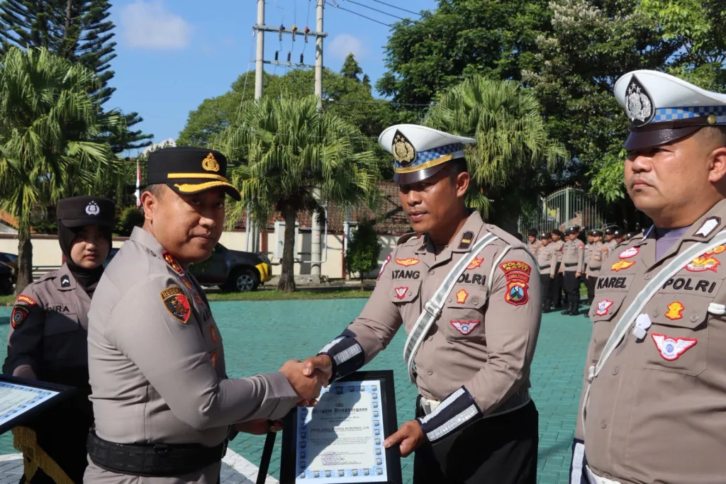 Polres Batu Beri Reward pada Personel Prestasi sebagai Bentuk Apresiasi Pimpinan