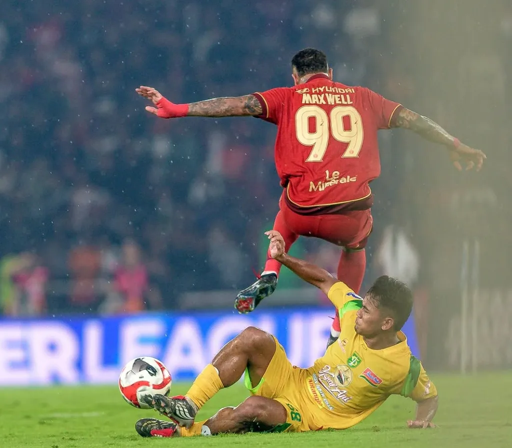 Persija Hajar Persebaya 3-0 
