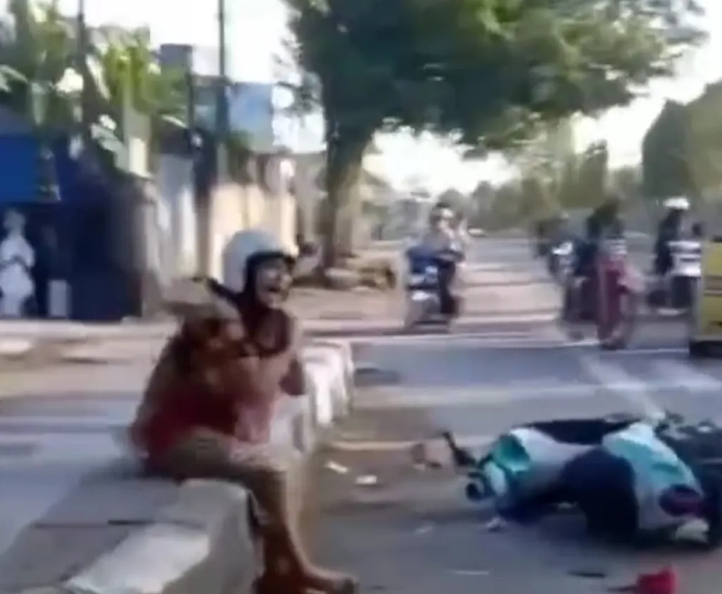 Ibu Bawa Anak Dijambret, Pelaku Lari Tabrak Ibu-Ibu yang Lain