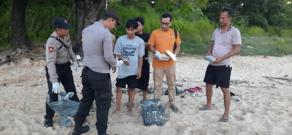 Polres Sumenep Amankan 27,8 Kg Diduga Kokain di Pesisir Giligenting