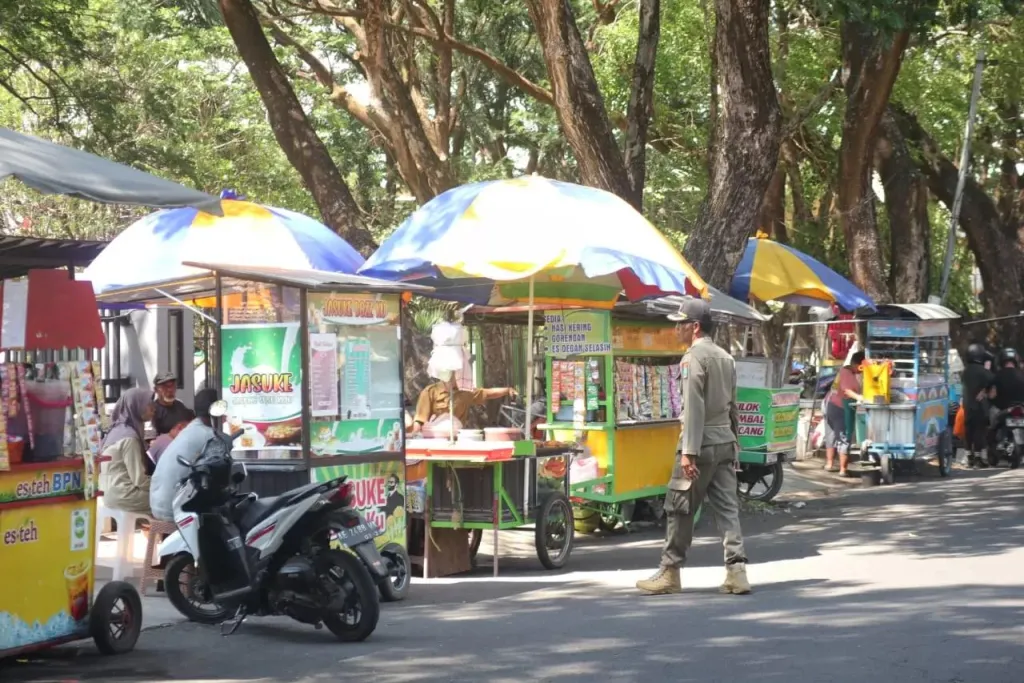 Wujudkan Kota yang Nyaman, Pemkab Ajak PKL Ponorogo Mulai Terapkan Pola Lapak Bersih-Rapi