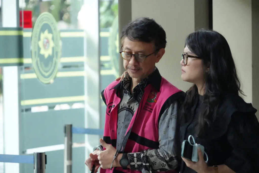 Terdakwa Dwi Sudarsono, mantan pimpinan PT Pertamina 2019-2023,  menghadapi tuntutan paling berat, yakni 12 tahun penjara, disertai denda Rp1 M dan kewajiban membayar uang pengganti Rp 5 M. Foto: Hery