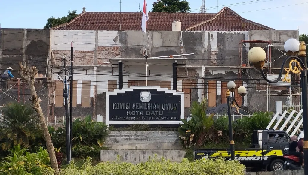 Kantor KPU Kota Batu Mulai Mempercantik Diri Agar Tidak Tampak Kumuh