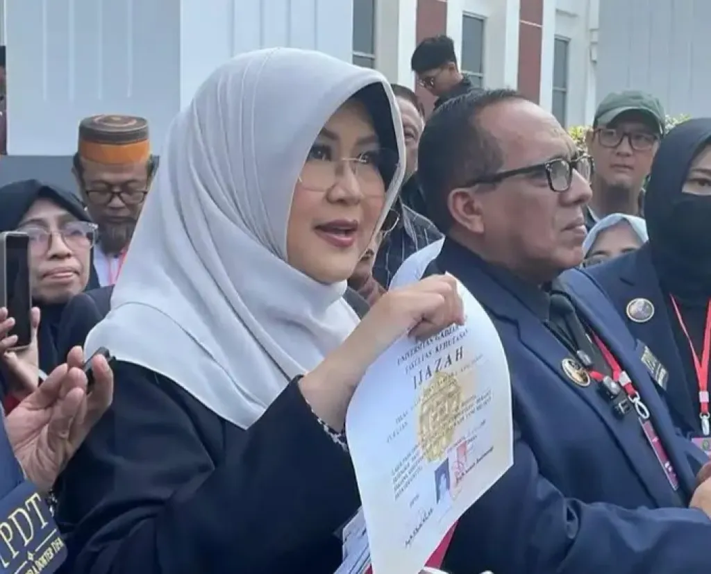 Dokter Tifa gelar jumpa pers di Pengadilan Negeri Jakarta Timur, Kamis (23/7/2026). Foto: Beb