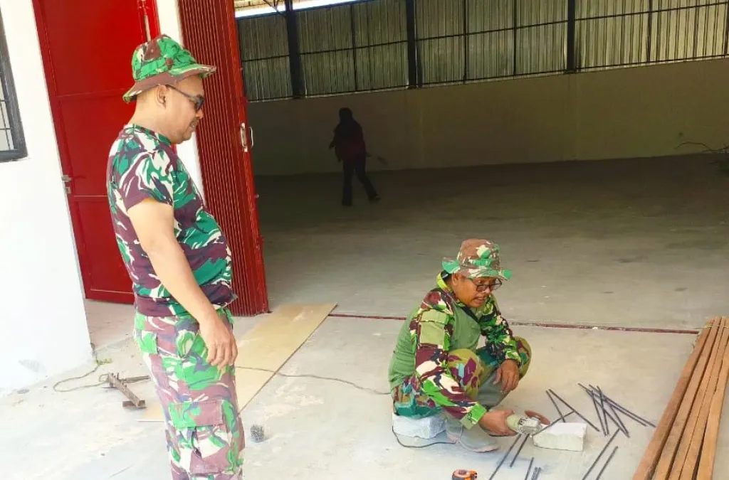 Turun Tangan Potong Besi, Satgas TMMD 129 Bojonegoro Pastikan Musholla Rest Area Kesongo Berdiri Kokoh