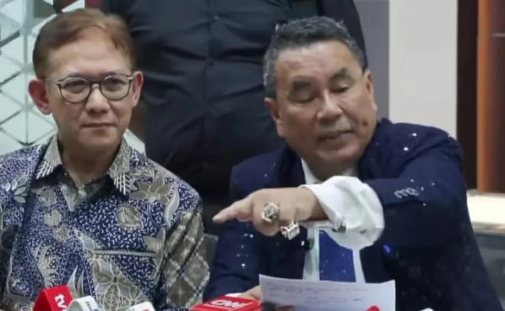 Hotman Paris saat gelar konferensi pers di Kejagung, (17/7).foto: Hrd