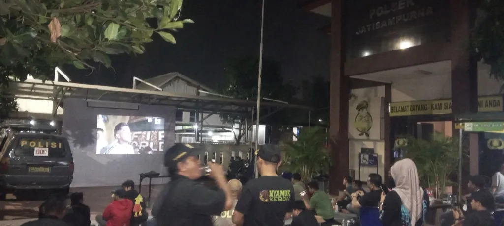 La Furia Roja Kalahkan Argentina 1-0 lewat Gol Ferran Torres di Menit 106, Warga Jatisampurna Nobar