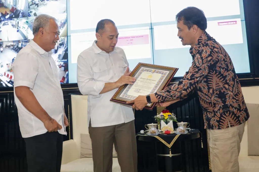 Pemkot Surabaya Raih Penghargaan Kapolri atas Kolaborasi dengan Densus 88 Cegah Radikalisme dan Terorisme