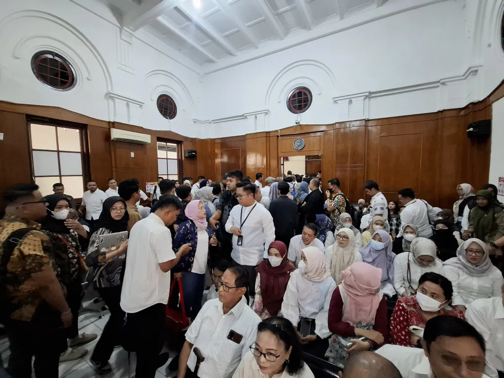 Digaji Negara, Ratusan Pegawai Pelindo Hadiri Sidang Rekan yang Jadi Terdakwa Korupsi
