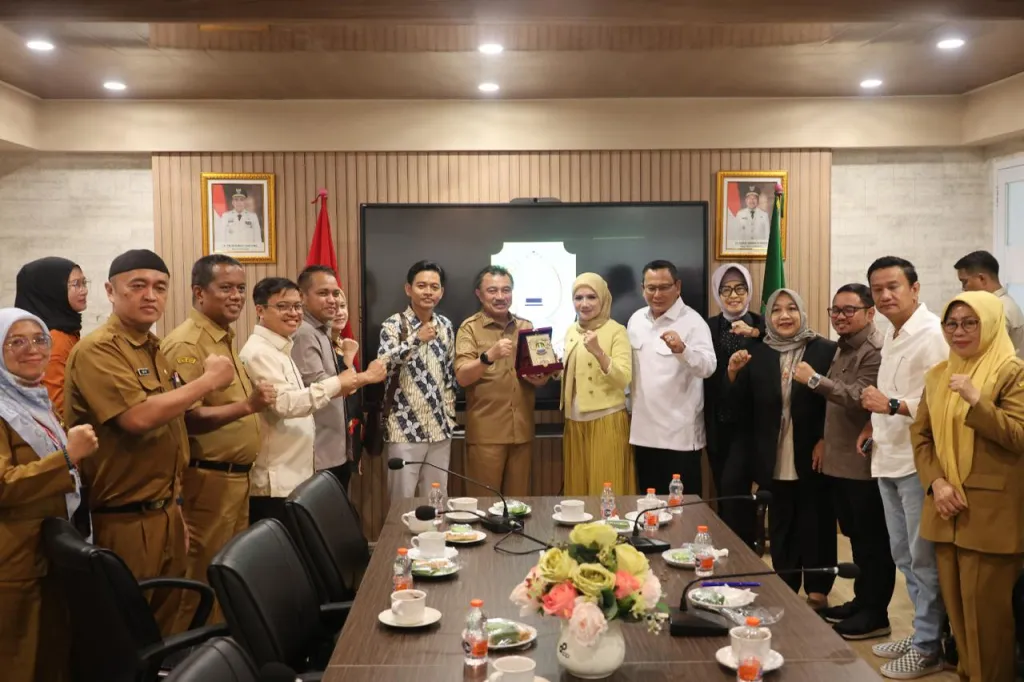 Wakil Walikota Bekasi saat menerima kunjungan DPRD Kota Depok. Foto: Humas