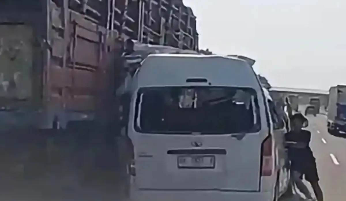 Menuju Surabaya, Hiace Mengangkut Suporter PSS Sleman Kecelakaan di Tol Madiun-Surabaya, 4 Meninggal