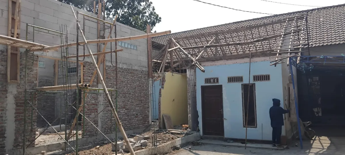 Pembangunan Ruang Rapat Desa Petok, Kediri Rp250 Juta tanpa Papan Proyek, Kades Bungkam